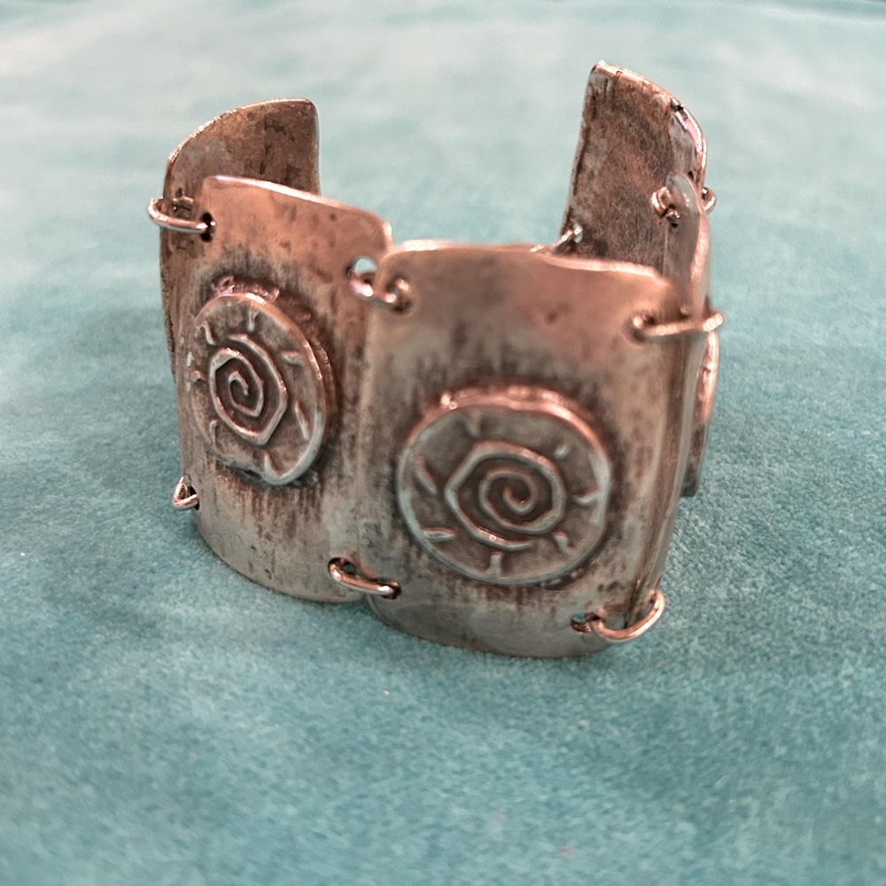 3/$21 ⚡️ Silver Tone Metal Bracelet with Sun Design